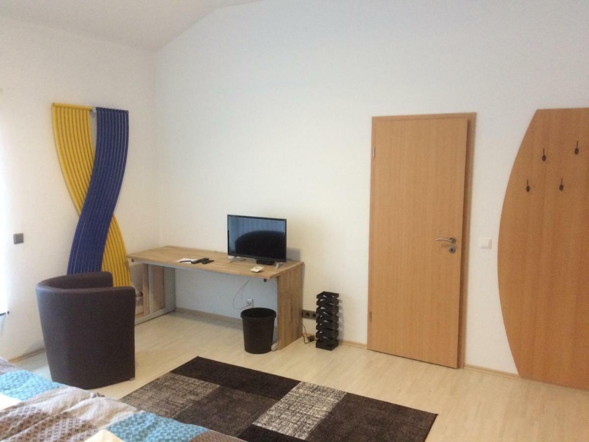 Pension Am Roemerhof Münzenberg Buitenkant foto